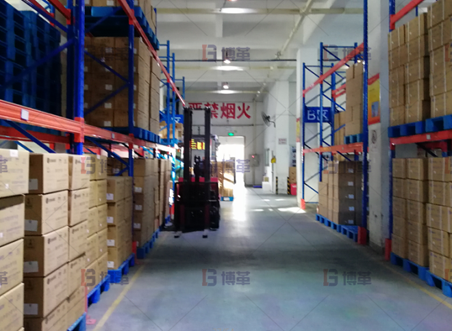 有序的倉(cāng)庫(kù)管理及標(biāo)識(shí)，發(fā)貨和收貨通過倉(cāng)庫(kù)集中配送。